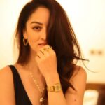 Sandeepa Dhar Instagram - Mood 🌊 🎥 @kewalchholak #reels #reelsinstagram #mood