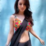 Sandeepa Dhar Instagram - #chakachak A Saree always hits different ✨ _____________________________ #reels #sandeepadhar #saree #desigirl #onset