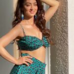Sandeepa Dhar Instagram - #bts Part time poser & a full time groover in-between a #photoshoot 😬💁🏻‍♀️📸 _____________________________ #reels #reelitfeelit #behindthescenes #shotoniphone #sandeepadhar