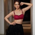 Sandeepa Dhar Instagram - I don’t care who is doing better than me. I am doing better than I was last year. It’s me vs me.✨ ___________________________________ @dieppj @makeupbyanighajain @rishidoeshair @shru_birla @supriamunjalofficial @aquamarine_jewellery