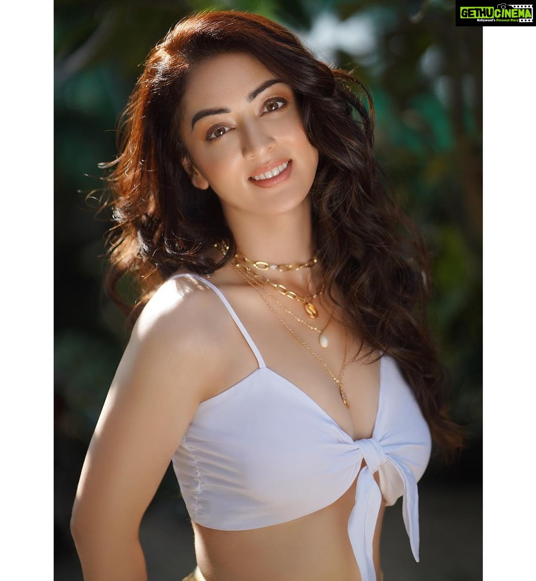Sandeepa Dhar Instagram - Listen, Smile & Agree. Then, go ahead & do whatever the hell you were gonna do anyway. 🥳✌🏻🙃 _____________________________ @dieppj @makeupbyanighajain @rishidoeshair @shru_birla
