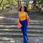 Sandeepa Dhar Instagram - Tanned & Tipsy 🌞 #happyhour @lmmahabaleshwar #staycation Le Méridien Mahabaleshwar Resort & Spa