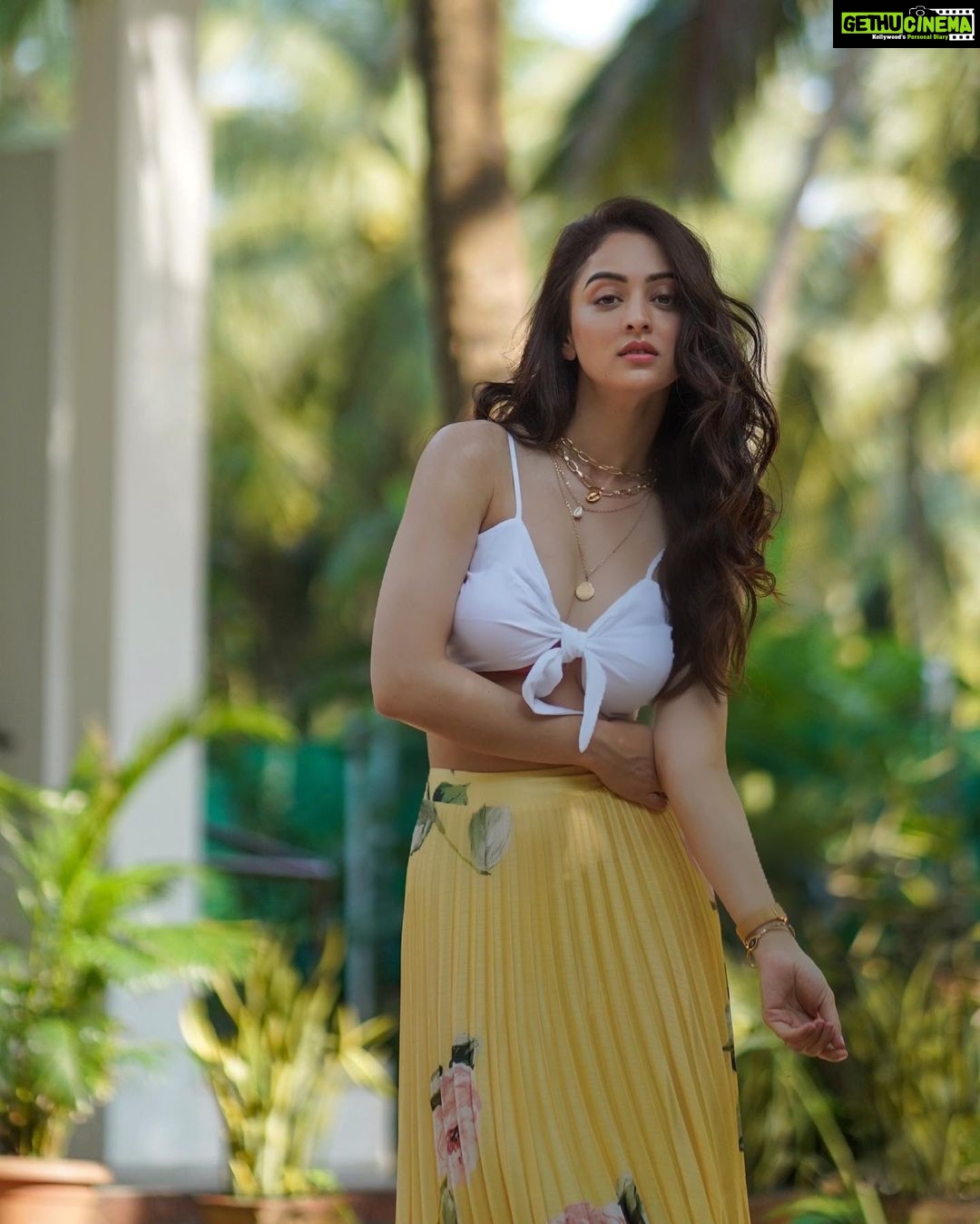 Sandeepa Dhar Instagram - Woke up to a good life 🌴 #untouched #rawimage ______________________________