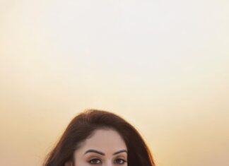 Sandeepa Dhar Instagram - Just… coz it’s Diwali ! ✨💫💜 #happyme _____________________________ #reels #reelsinstagram #sandeepadhar #trending #desifashion #saree #love #dance #diwali