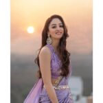 Sandeepa Dhar Instagram - Happy Diwali !! 🪔 May the light always shine on you . ✨💫 ______________________________ #diwali #gogreen #peace #light #happiness