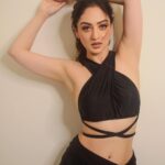 Sandeepa Dhar Instagram - Clearly, I couldn’t pick just 1 photo to post from this day 😑 Swipe left, besties 👯‍♀️ @shazzalamphotography @makeupbyanighajain @daksh_hairguru @shru_birla @binge.fam