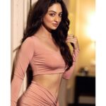 Sandeepa Dhar Instagram - Shoutout to all the people working on loving their bodies because that Shit’s hard & you should be proud of yourself . 🙌🏻💥💪🏻 __________________________________ @dieppj @makeupartistkarishmabajaj @shru_birla @drobekart