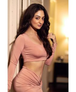 Sandeepa Dhar Instagram - Shoutout to all the people working on loving their bodies because that Shit’s hard & you should be proud of yourself . 🙌🏻💥💪🏻
__________________________________
@dieppj @makeupartistkarishmabajaj @shru_birla @drobekart