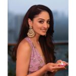 Sandeepa Dhar Instagram - Happy Diwali !! 🪔 May the light always shine on you . ✨💫 ______________________________ #diwali #gogreen #peace #light #happiness