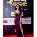 Sandeepa Dhar Instagram - #My1st 🥇 So, this happened over the weekend !!!! 💃🏻💥😁 #bestactress #award #Bisaat Thank you @middayindia for this . Thank you @vikrampbhatt for giving me Kiyaana ❤️ & @iamkunalmshahkms for making it happen 🤗 & @mxplayer for being awesome ! ❤️