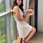 Sandeepa Dhar Instagram - Lies I often tell myself : Just one more episode, Just one more minute, Just one more cookie . Yet… I don’t really like calling them lies. 🙃🙃😬🐰💁🏻‍♀️😎 ______________________________ @mukashu.mua @shru_birla @ete_india @blingathon_official
