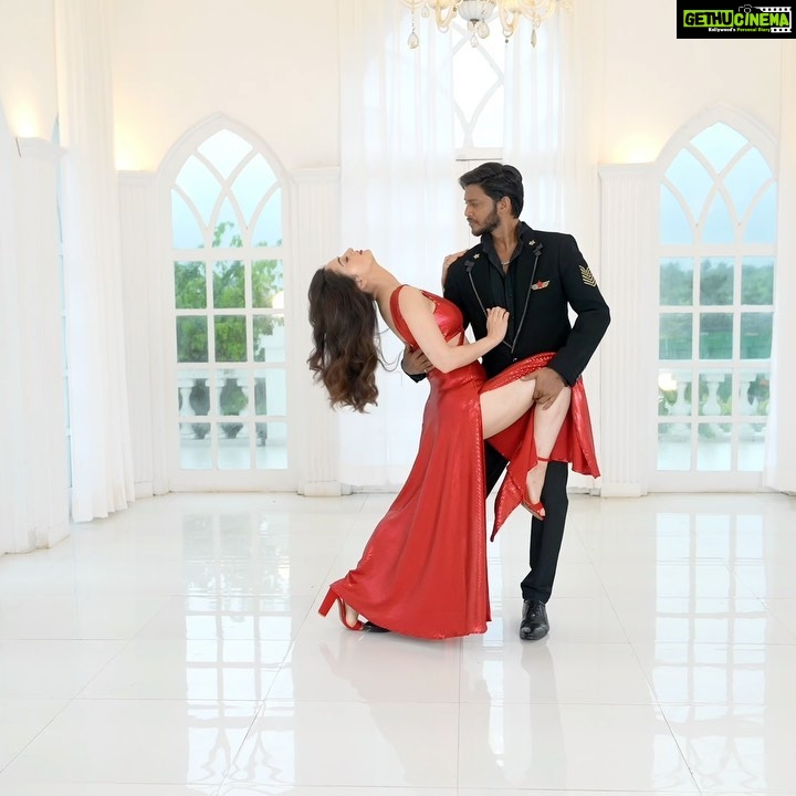 Sandeepa Dhar Instagram - Is Tarah Aashiqui Ka with @melvinlouis @tips Danced with him after ages !!! Leave us a ❤️ in the comments if u wanna see more videos with the 2 of us . _________________________________ Shot by : @shreepadgaonkar @pinealentertainment Stylist : @shru_birla 👗 : @gunusahni MUA : @sneharodricks Melvins Outfit : @bharat_reshma HMU : @trishla.dosi . #sandeepadhar #melvinlouis #dance #istarahaashiquika #reels #reelsinstagram