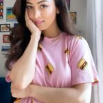 Sandeepa Dhar Instagram - A little late to the party but this outfit screamed out to me for a Transitions reel ! 😎😬💥 #iamsoprettychallenge _____________________________