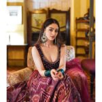 Sandeepa Dhar Instagram - तेरा फ़ितूर जब से चढ़ गया रे ! ✨ ______________________________ 📸 @shazzalamphotography @shru_birla @ritukumarhq @labelritukumar