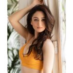 Sandeepa Dhar Instagram – Me when the photographer asks me to not pose & look casual . 😬😬

YUP!! This is my CASUAL !!! 😂😂