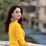 Sandeepa Dhar Instagram - Travel plans this week..... To the terrace ..... to the window.... to the wall... then I might go down the hall. 😬😛 #stayhomestaysafe ______________________________ 📸 @dieppj 💄 @mukashu.mua Outfit @pinkcity2014 Earrings @justjeweleryindia Juttis @houseofjuttis Styled by @shru_birla
