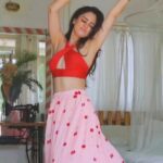 Sandeepa Dhar Instagram - Me when my parents go out of the house 😬💃🏻 🎶 ————————————————— 📸 @dieppj 💄 @mukashu.mua Styling @shru_birla ————————————————— #lockdown #stayhome #staysafe #reels #reelsinstagram #reelitfeelit #reel #dance #sandeepadhar