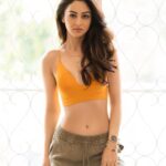 Sandeepa Dhar Instagram - What a beautiful thing it is , to be able to stand tall & say , “I fell apart & I survived. “ 🧡 ___________________________________ 📸 @dieppj 💄 @mukashu.mua Styling @shru_birla