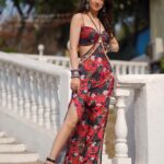 Sandeepa Dhar Instagram - Someone told me , “You attract what you fear.” -Oh my god , I am so scared of Rs. 10.5 Billion . 😬🙃😂