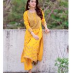 Sandeepa Dhar Instagram - Travel plans this week..... To the terrace ..... to the window.... to the wall... then I might go down the hall. 😬😛 #stayhomestaysafe ______________________________ 📸 @dieppj 💄 @mukashu.mua Outfit @pinkcity2014 Earrings @justjeweleryindia Juttis @houseofjuttis Styled by @shru_birla