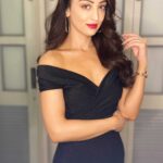 Sandeepa Dhar Instagram – #magic I go from Day look to night in a snap. 💁🏻‍♀️🤪
Only if changing clothes was this easy….. 🙄🤣
________________________________
#reels #reelsinstagram #sandeepadhar #transition #fashion #dayout #reelitfeelit