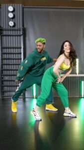 Sandeepa Dhar Instagram - PEE LOON with @melvinlouis Last minute plan of shooting a reel with this mental boy turned out like this . Learnt & shot this in record time last night. FUN! 💚 Didn’t think that This song would be choreographed like this . We tried hitting every beat ! Phew! 🥴 Leave a ❤️ in the comments if u enjoyed it 🤗 🎥 @shreepadgaonkar ——————————————————— #reels #reelsinstagram #reelitfeelit #peeloon #sandeepadhar #melvinlouis #dance #cover #green #classic #atheleisure