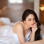 Sandeepa Dhar Instagram - My bed wasn’t feeling well this morning, so I had to stay home to take care of it. 🙆🏻‍♀️🤷🏻‍♀️😴😴 —————————————————— 📸 @dieppj 💄 @sneharodricks Hair @pevekarrupesh Styling @shru_birla