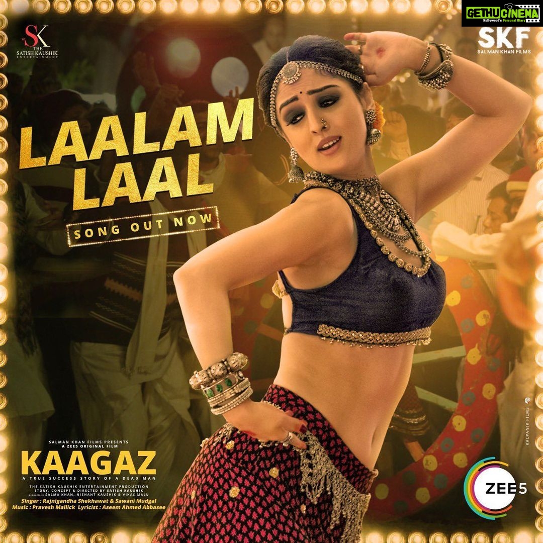 Sandeepa Dhar Instagram - π¨π₯AND ITβS OUT !!!! π₯π₯π₯ Watch me groove with our very own Bharat Lal Mritak aka @pankajtripathi on #LaalamLaal in #Kaagaz. #ProofHaiKya Tried my hands at a completely Desi , Raw song for @skfilmsofficial film #kaagaz starring my favourite @pankajtripathi directed by the super awesome @satishkaushik2178 sir, choreographed by the amazing @khan_ahmedasas Thank you @satishkaushik2178 sir for believing in me & giving me this song. Itβs been such a wonderful experience. ππ»β€οΈπ€ Had an amazing team who worked on my look in the song & transformed me into the βgaon ki Choriβ Thank you @sujatarajain @radhikakhunteta @lakshsingh_hair . Also, huge shoutout to @alishasingh.official @swainvikram for being awesome Also, the icing on the cake is my pal @rajnigandhashekhawat who sang the song !!! Itβs special when friends are part of the 1stβs. π€β€οΈπ₯ Guys! Give it some love . Click on the link in my bio to watch the song or just check it out on the SALMAN KHAN FILMS page on YouTube & let me know what u thought of it in the comments . ββββββββββββββββββββ @mitavasisht @monal_gajjar @vmkuber @amarupadhyay_official @nishantkaushik @skfilmsofficial @zeestudiosofficial @imteyazhussein @ankur_chalisa @rahuljainofficiall @zee5premium @praveshmallick @sawani.mudgal @aseemabbasee