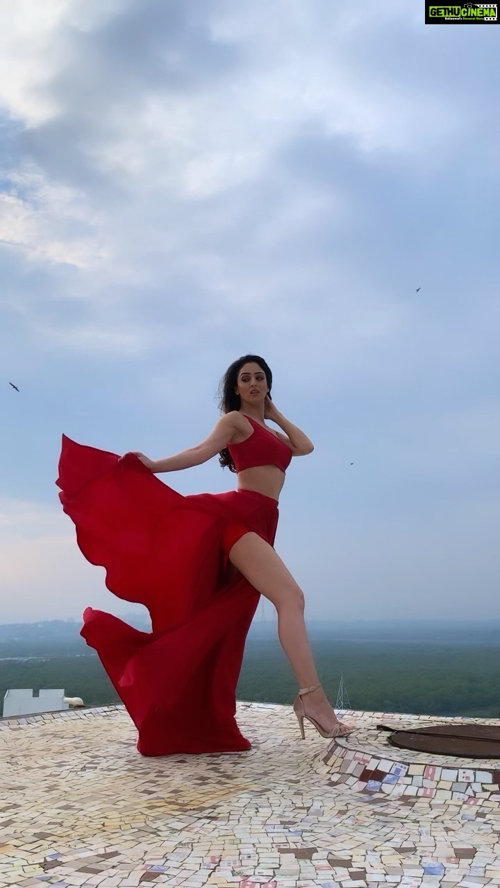 Sandeepa Dhar Instagram - #BTS Under the blue skies ⛅️ ————————————————— 📸 @munnasphotography 💄 @sneharodricks Styling @shru_birla Outfit @sumanfashionmaker