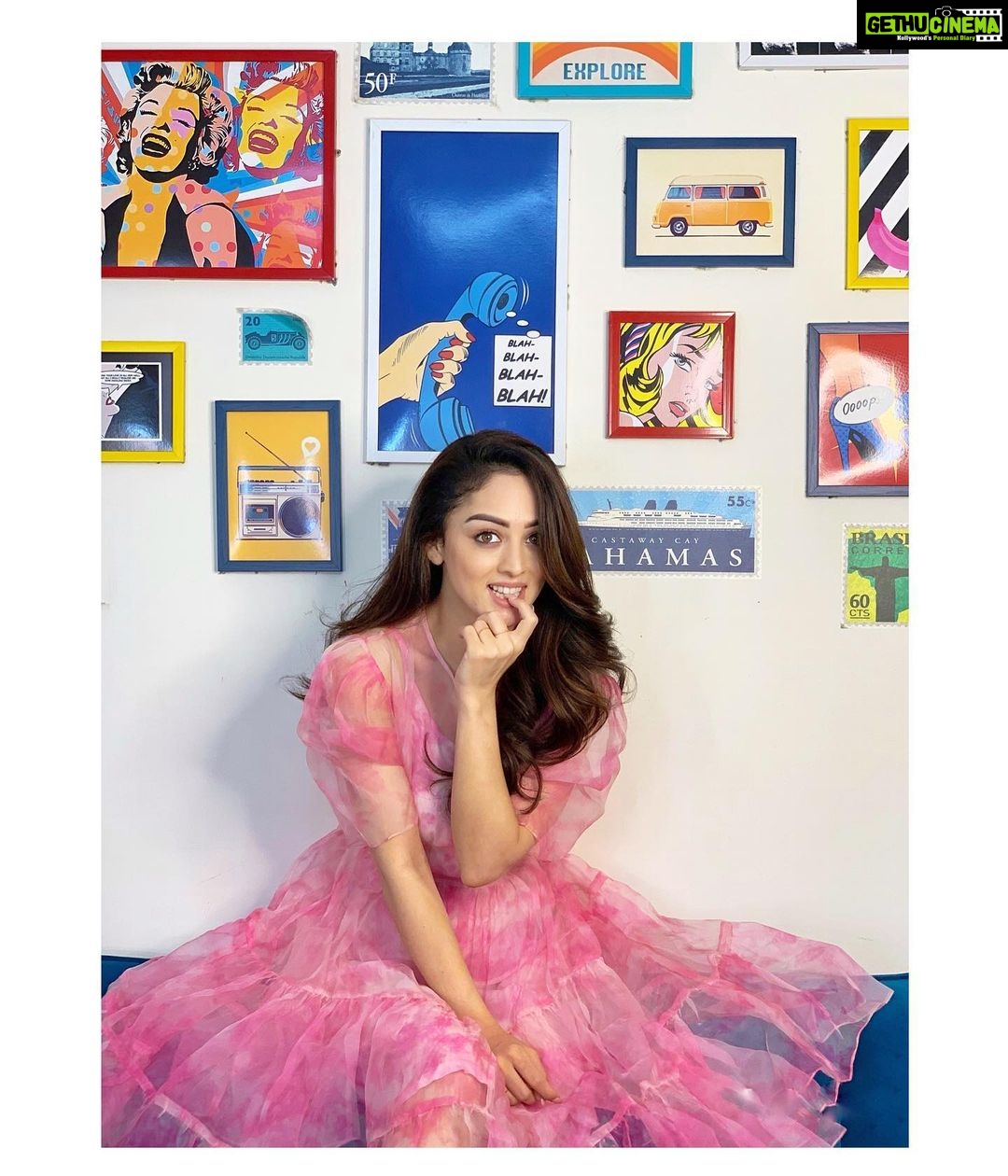 Sandeepa Dhar Instagram - Donβt ask me what I am doing, you know I am out here being cute. βπ»π π @shru_birla @siddhartha_bansal @6degree.store π @sneharodricks