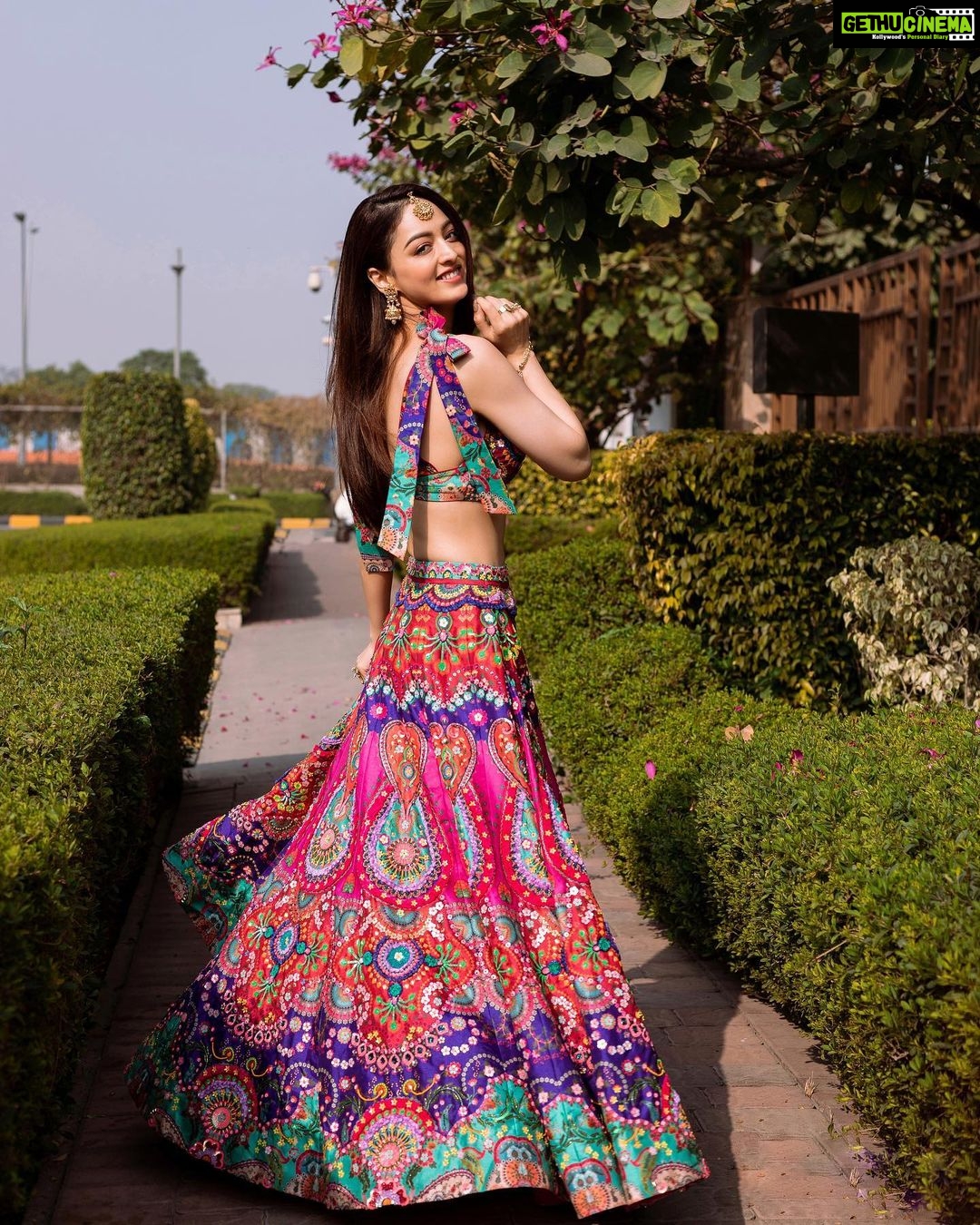 Sandeepa Dhar Instagram - Being a fruit loop in a world of Cheerios 🌈 Swipe ➡️ to see my “Palat” moment _____________________________ 📸 @neil_chakraborty Styling : @shru_birla Outfit @siddharthabansal_ @6degree.store Earrings @minerali_store Hathphool and mangtika @justjeweleryindia Shoes @tiesta.shoes Potli @arastudio.in