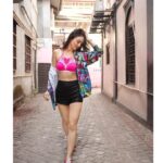 Sandeepa Dhar Instagram - So I Am all prepped & ready ! Got all the colours on me ! Try winning now !! Huh!! 🥳💁🏻‍♀️🦸‍♀️ Crocodile Crocodile which colour do u want ? ✌🏻😁 —————————————————- 📸 @dieppj 💄 @sneharodricks Hair @pevekarrupesh Styling @shru_birla @yo_aatma
