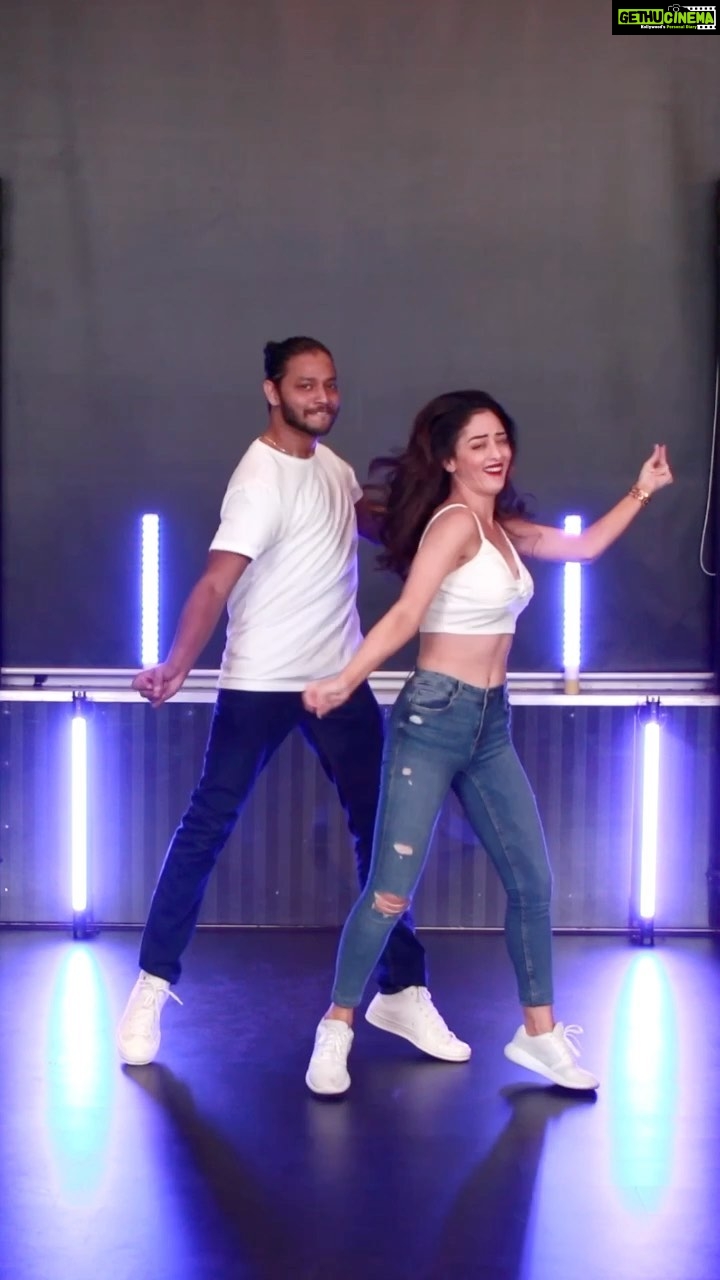 Sandeepa Dhar Instagram - BIN TERE SANAM with @melvinlouis Bcoz classics are the best ! 💥 Leave a ❤️ in the comments if u agree 💄 @sneharodricks Styling @shru_birla