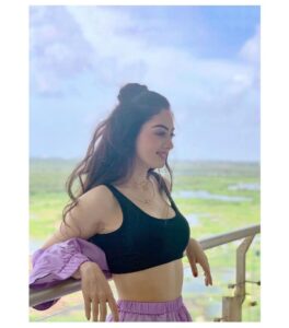 Sandeepa Dhar Instagram - I got that Sunshine in my pocket & got that good soul in my feet ! —————————————— @amorecoutureofficial @shru_birla @sneharodricks @chic_therapy_