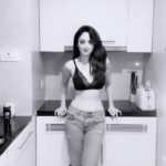 Sandeepa Dhar Instagram – Reverse weekending 🧃🍇

#reelsinstagram #transition #weekend #mood #ootd