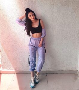 Sandeepa Dhar Instagram - I got that Sunshine in my pocket & got that good soul in my feet ! 
——————————————
@amorecoutureofficial 
@shru_birla 
@sneharodricks
@chic_therapy_
