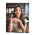 Sandeepa Dhar Instagram - They say just do what you love & money will come to you. Let’s see what happens, I just ordered a Pizza. 🤠🤔 ............ Swipe right to see how I actually behave in restaurants