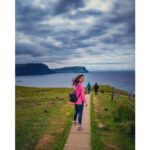 Sandeepa Dhar Instagram - EUDAIMONIA (n) The contented happy state we feel when we travel . 🐥💛 🎒 #inpinkofhealth ————————————————— 7562 kilometers away from here yet when I see this picture i don’t feel that. #scotland #isleofskye #travelgram Neist Point, Isle Of Skye