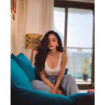 Sandeepa Dhar Instagram - My Superpower ? I can look dead in the face while you are talking & not hear a damn thing you said . 😬✌🏻 #whoelse #CEOofSpacingout #aquarius