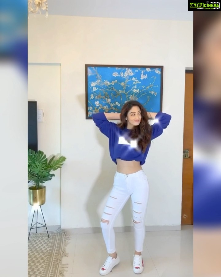Sandeepa Dhar Instagram - Life is a Transition ! Quarantine day XXX . Now I can jump from other dimension to this world 😂 #learningnewthings #quarantinelife