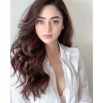 Sandeepa Dhar Instagram – I am simple to understand. Like quantum physics ! 😈 
#whiteshirtlove #messyhairdontcare