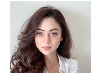 Sandeepa Dhar Instagram - I am simple to understand. Like quantum physics ! 😈 #whiteshirtlove #messyhairdontcare