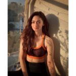 Sandeepa Dhar Instagram - The sunkissed ones, They leave a sweetness with you That changes the Air you breathe forever. #postworkoutfeels #shadowplay