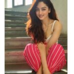 Sandeepa Dhar Instagram – Happy lil’ thang 🌞 🌞 
#steppingitup