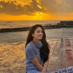 Sandeepa Dhar Instagram - Watched the sunset outside the boundaries of my home after 4 months ! Realised how we take things for granted . There is a lot that is good in our life- don’t take it for granted. Don’t get so focussed on the struggles that you miss the gift of today . 💛 #nofilter #mumbaimerijaan #staysafe 📸 @ayush007 Carter Road Beach, Mumbai, India