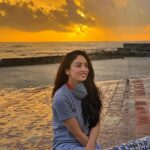 Sandeepa Dhar Instagram – Watched the sunset outside the boundaries of my home after 4 months ! Realised how we take things for granted . There is a lot that is good in our life- don’t take it for granted. Don’t get so focussed on the struggles that you miss the gift of today . 💛
#nofilter #mumbaimerijaan #staysafe 
 📸 @ayush007 Carter Road Beach, Mumbai, India