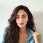Sandeepa Dhar Instagram - But 1st, let me take 40 selfies until I find the one that actually works. 🤳🏼😎✌🏻 #quarantinelife #messyhairdontcare #selfiegamestrong