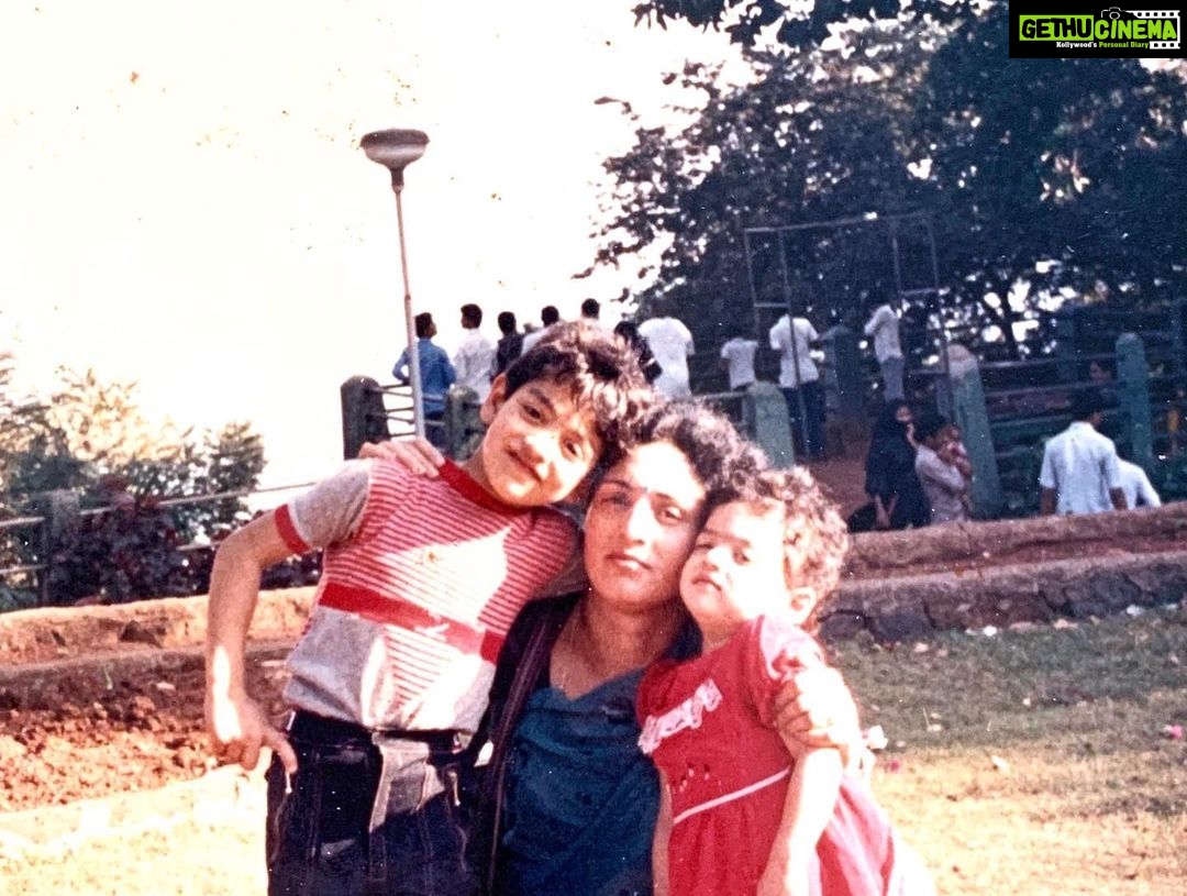 Sandeepa Dhar Instagram - Mother’s, They always have your back no matter what. Mine has got my back Literally & figuratively 😁❤️ we don’t need a day to celebrate mom’s bcoz every day is their day, we exist coz of them . Aur Maa sab jaanti hai ! ❤️❤️ #happymothersday #mine Swipe right to c how we used to cling on to her no matter where we were, and we continue to do so. 😁