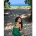 Sandeepa Dhar Instagram - Dive days, Sandy beaches, lazy vibes, blue skies & great company ! 🐠❤️#cantgetbetterthanthis Havelock Island