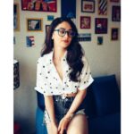 Sandeepa Dhar Instagram - Every snack you make , Every meal you bake Every bite you take , I’ll be watching you. 🍦🍨🧁 —————————————— 📸 @kewalchholak